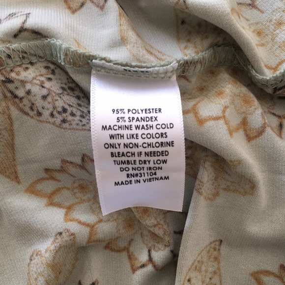 New Directions Women’s Top Petite XL Light Green Copper tone lines Short Sleeves - Picture 9 of 9